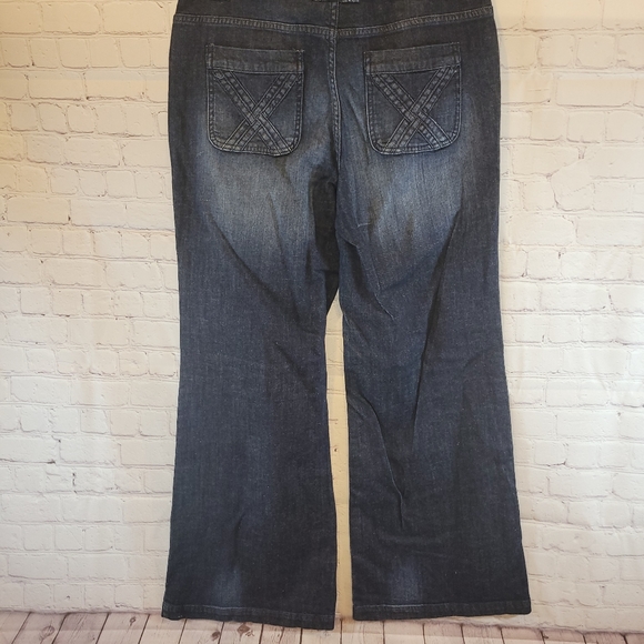 Mossimo Flare Leg Jeans - Picture 4 of 7
